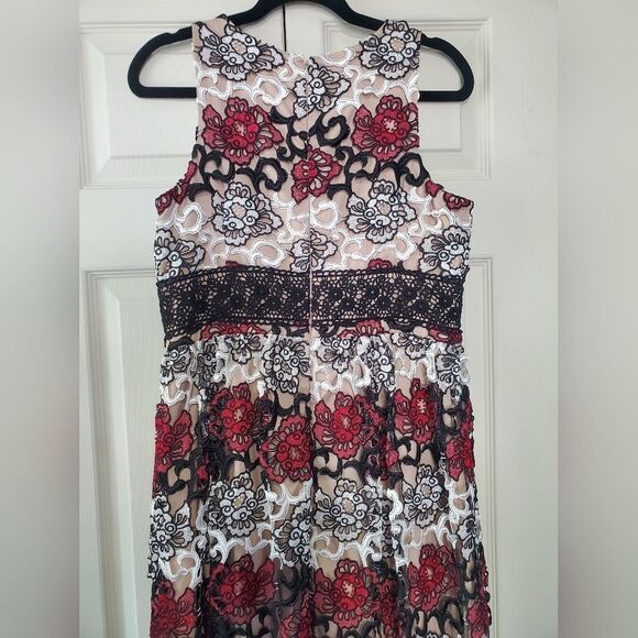 ML MONIQUE LHUILLIER Gardenia Lace Gown - Picture 7 of 7